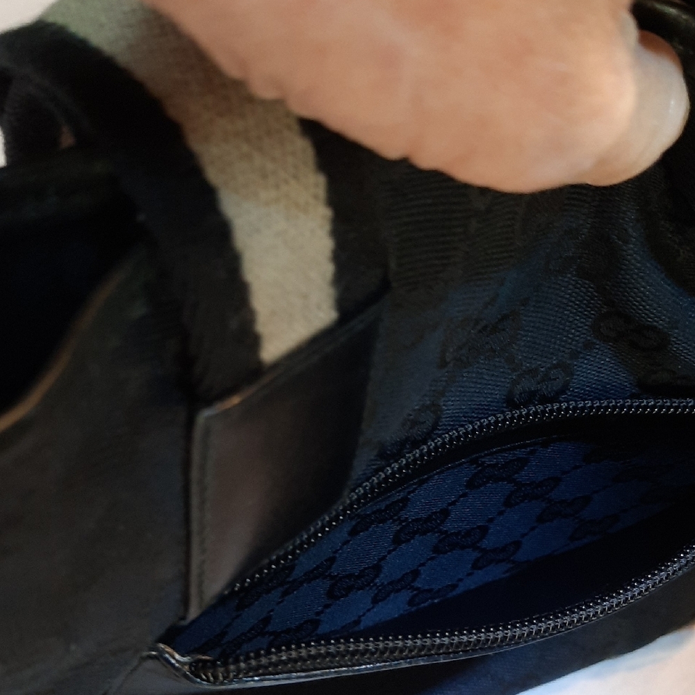 Gucci Black Lea Bag with Silver Hardware - Picture 4 of 13